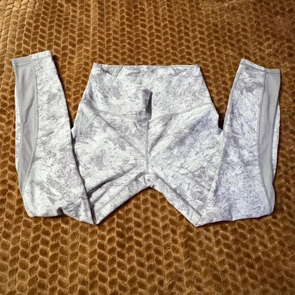 Like New Lululemon Train Times 7/8 Pant 25" Leggings White Cast Luxe Size 8 - Picture 6 of 10